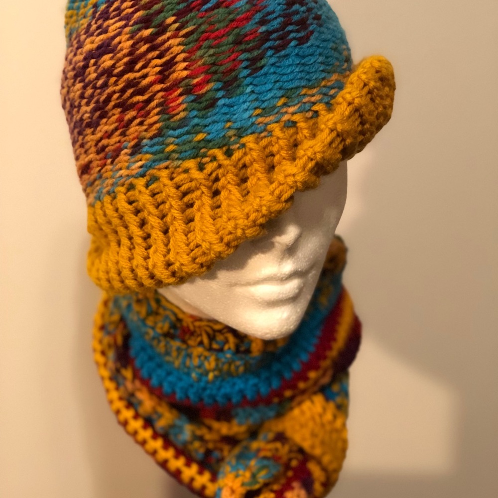 Reversible Crochet/knitted hat set. NWOT.